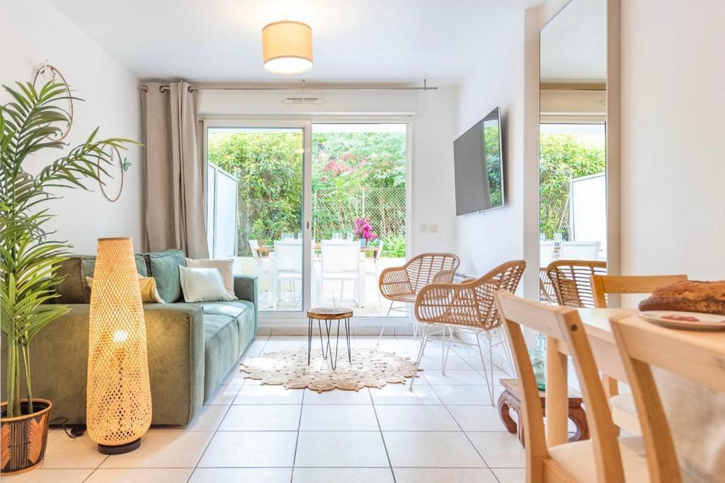 Bao Location: Tranquil Garden Retreat with Private Parking Apartment Toulon Exterior photo