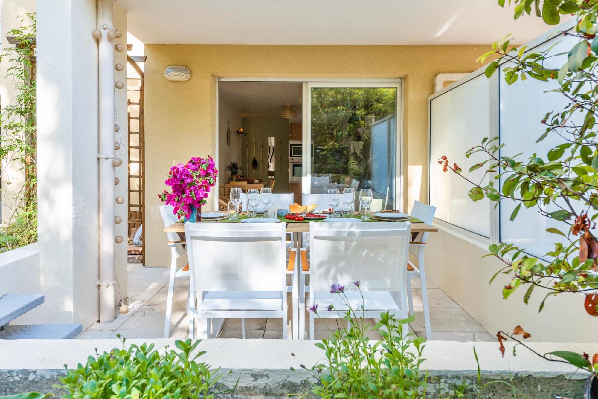 Bao Location: Tranquil Garden Retreat with Private Parking Apartment Toulon Exterior photo