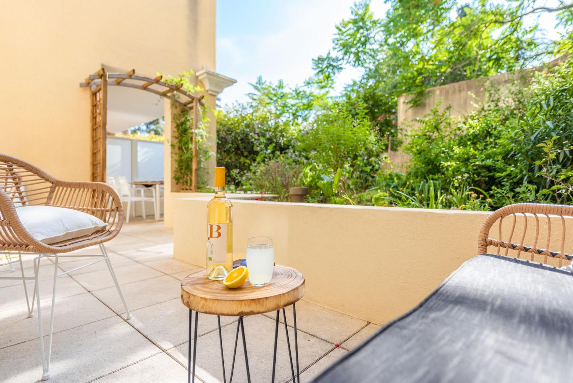 Bao Location: Tranquil Garden Retreat with Private Parking Apartment Toulon Exterior photo