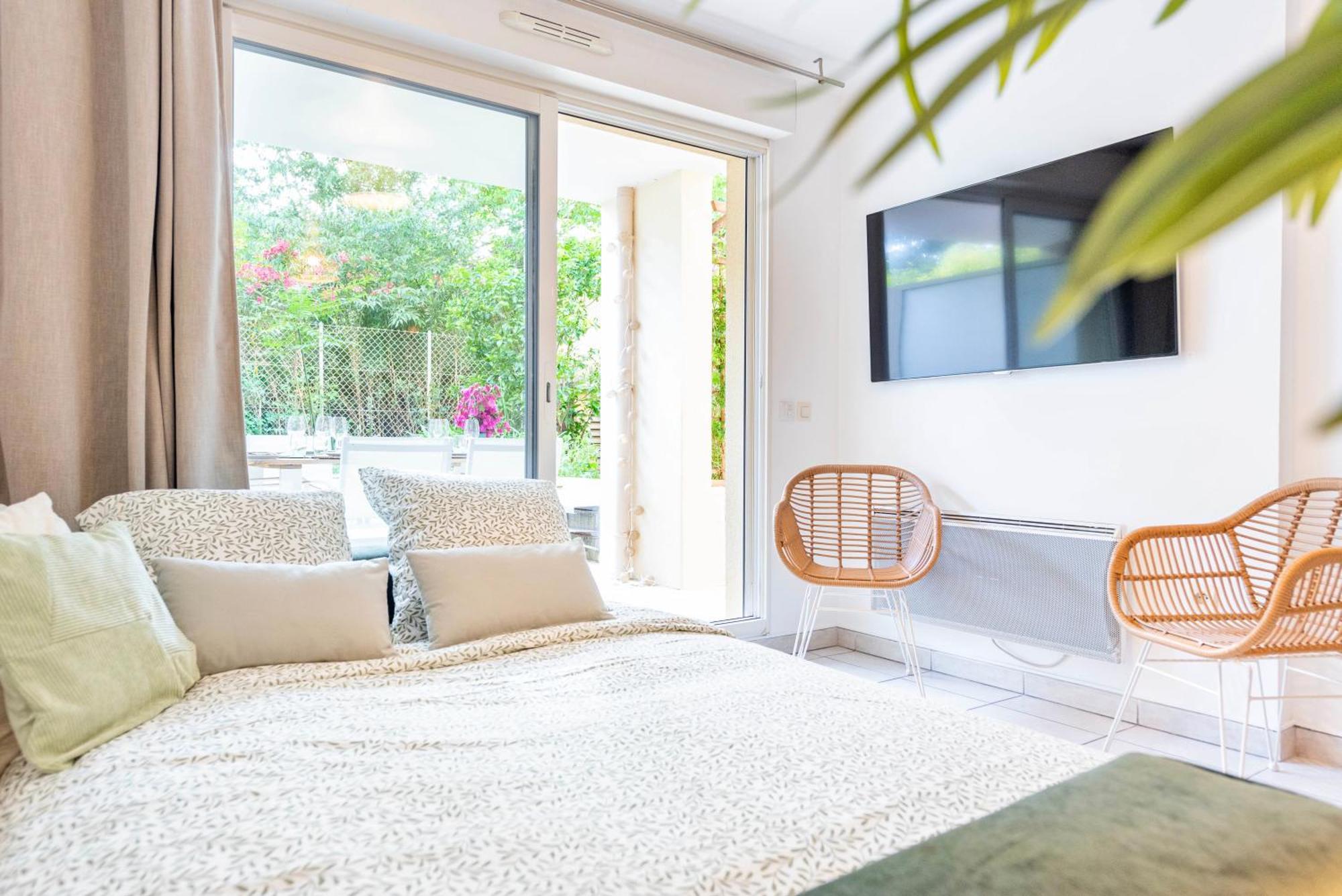 Bao Location: Tranquil Garden Retreat with Private Parking Apartment Toulon Exterior photo